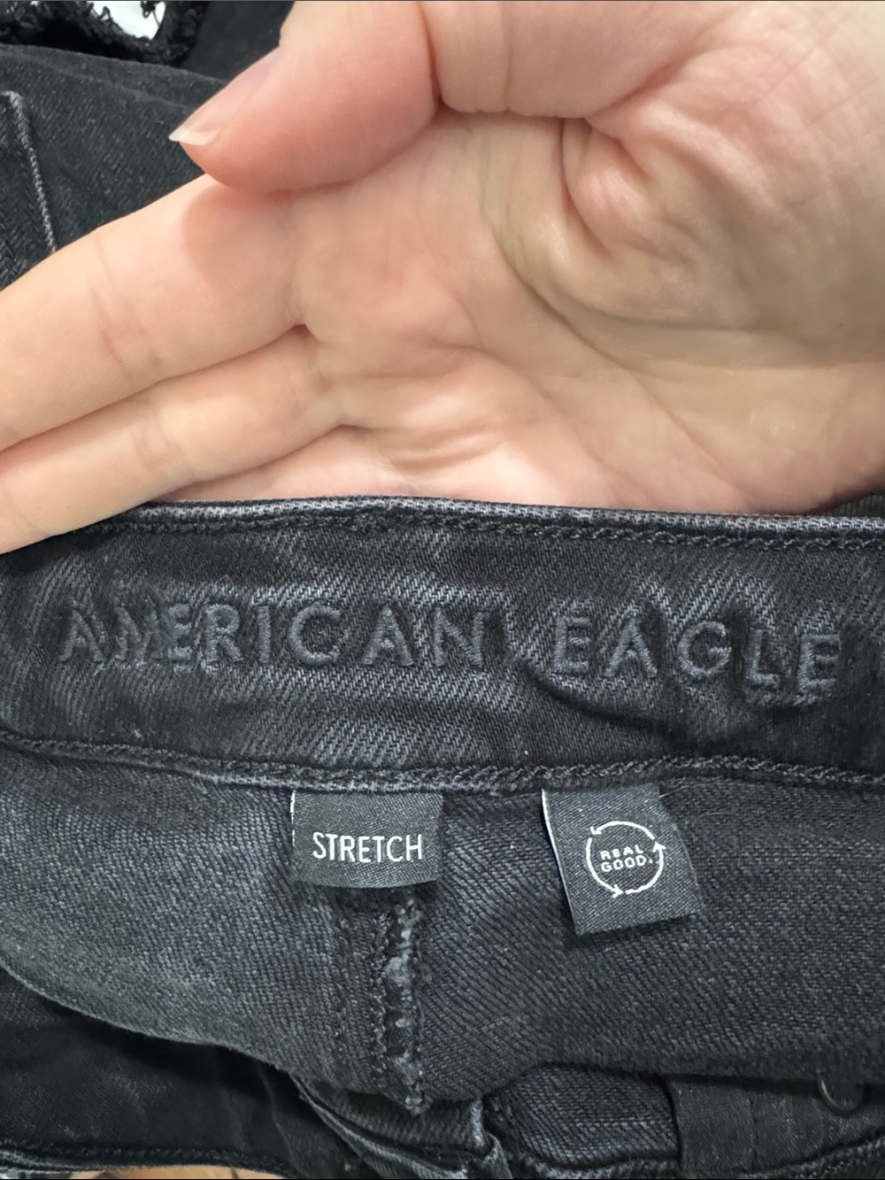 Americal Eagle Mom Raw Hem Hi-Waisted Cuffed Stretch Black Denim Shorts size 8 - Picture 9 of 11